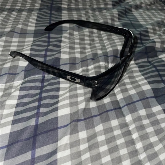 Mens Oakleys - Picture 1 of 4